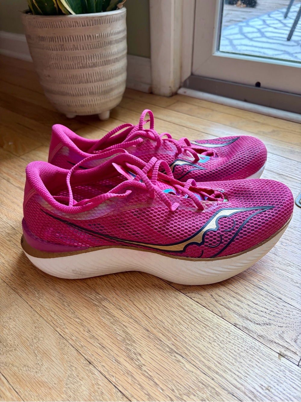 Saucony Men’s Endorphin Pro 3 Running Show— Hot Pink - Picture 2 of 9
